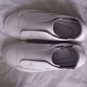 White  size 6.5 nike sneakers